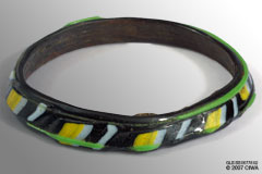 Glass bracelet with trailed decoration