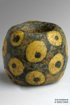 Trailed eye bead