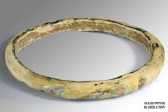 Glass bracelet with trailed decoration