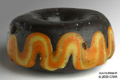Annular trail-decorated bead